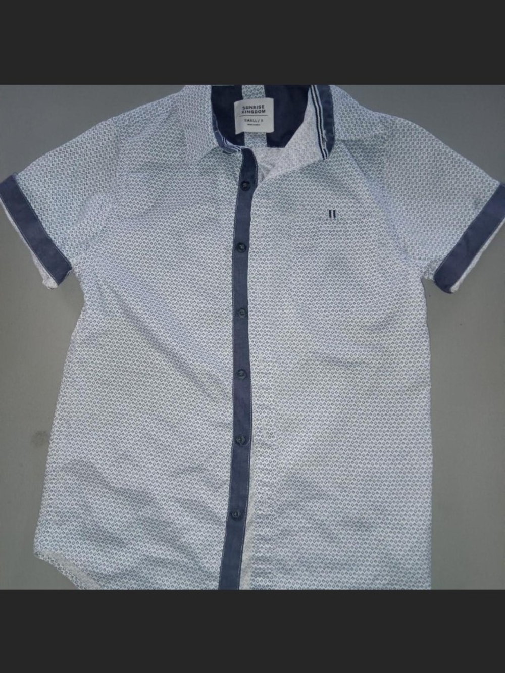 Boys’ Short-Sleeve Patterned Button-Down Shirt in White and Navy